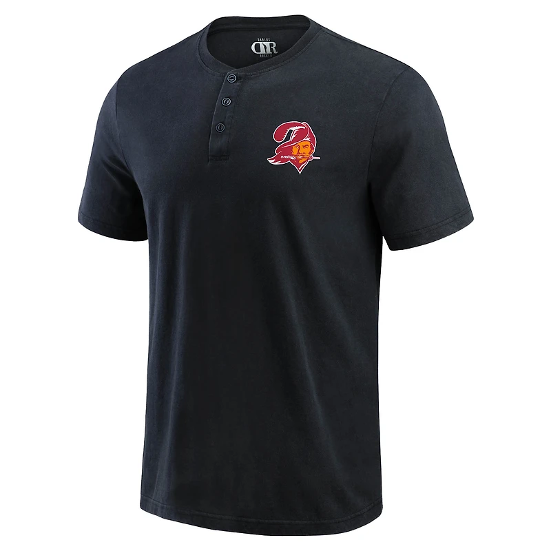 T-shirt Henley délavé noir pour homme de la collection Darius Rucker Fanatics des Buccaneers Tampa Bay