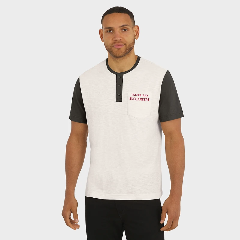 T-shirt Henley Colorblock Flambé Crème pour Homme de la Collection Darius Rucker par Fanatics, Tampa Bay Buccaneers