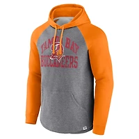 Sweat à capuche enfiler Arch Raglan préféré des Buccaneers de Tampa Bay gris chiné marque fanatiques pour hommes