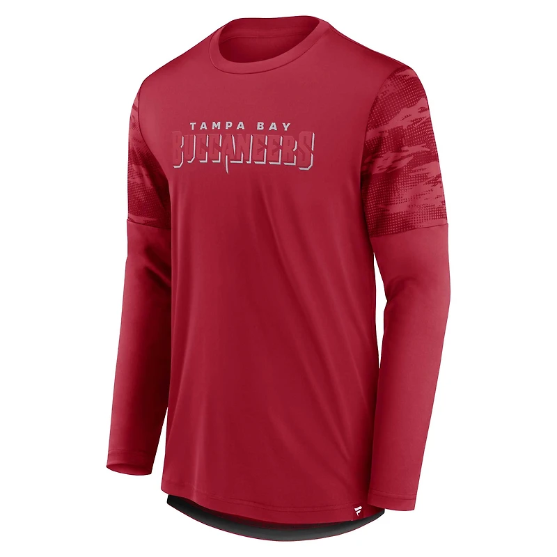 Fanatics Red Tampa Bay Buccaneers Square Off Defender pour hommes - T-shirt à manches longues