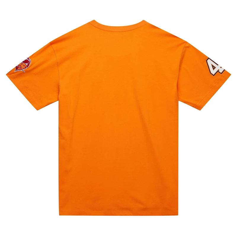 T-shirt orange pour hommes Mitchell & Ness Mike Alstott Tampa Bay Buccaneers surnom de joueur retraité