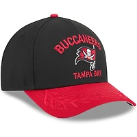 Casquette ajustable New Era 9FORTY M-Crown A-Frame noire/rouge pour homme des Tampa Bay Buccaneers, draft NFL 2025