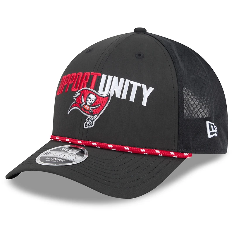 Casquette ajustable New Era noire Tampa Bay Buccaneers 2025 Inspire Change 9FORTY M-Crown pour homme
