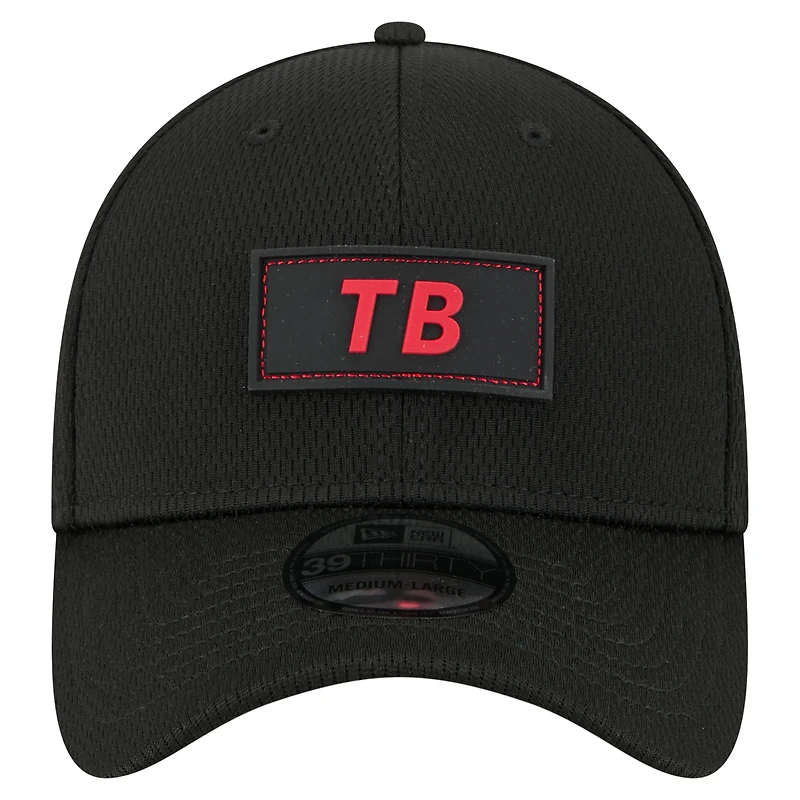 Casquette New Era noire Scoreboard 39THIRTY Flex pour homme des Tampa Bay Buccaneers