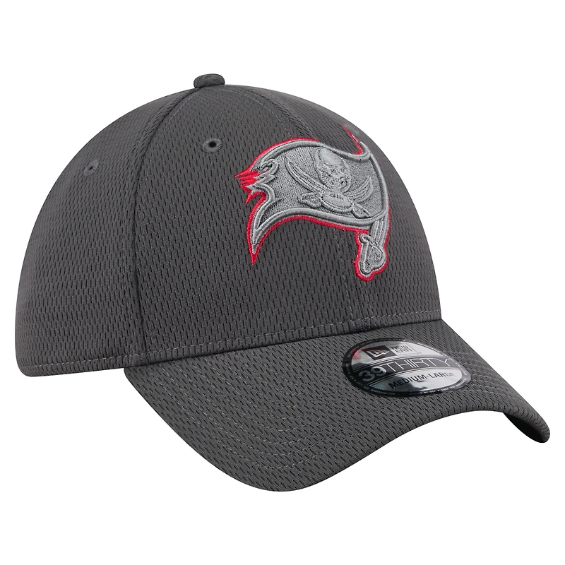 Men's New Era Graphite Tampa Bay Buccaneers Main 39THIRTY Flex Hat