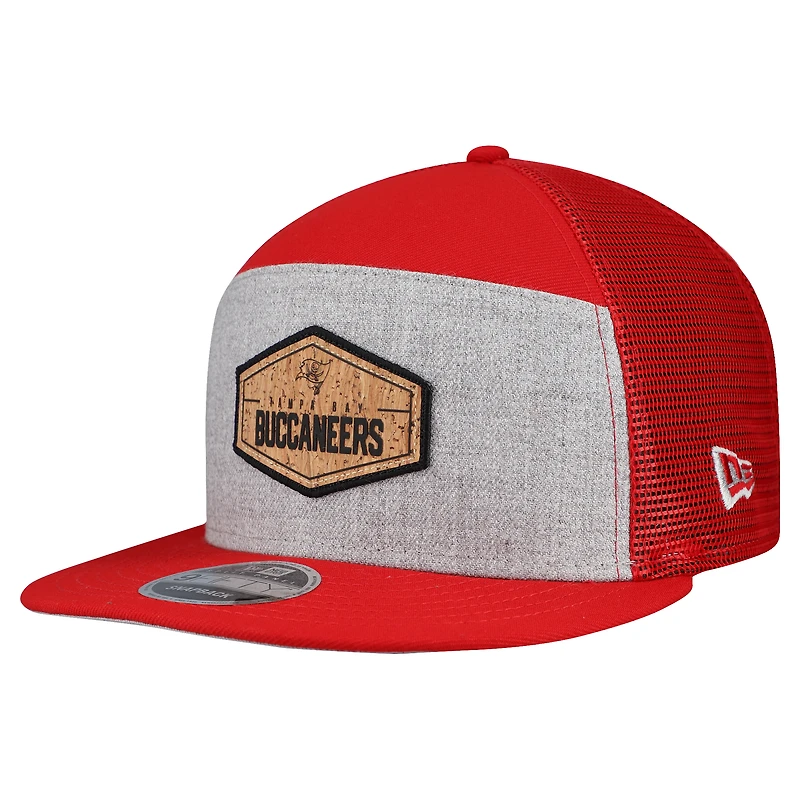 Men's New Era  Gray/Red Tampa Bay Buccaneers Cork Split Panel 9FIFTY Trucker Snapback Hat
