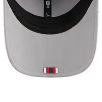 Casquette ajustable New Era grise Tampa Bay Buccaneers 2025 Sideline M-Crown 9FORTY pour homme