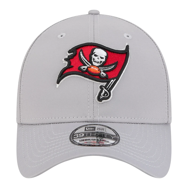 Men's New Era Gray Tampa Bay Buccaneers Perforated 39THIRTY Flex Hat