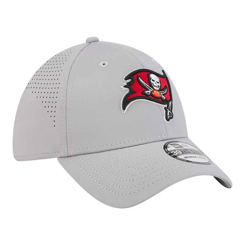 Men's New Era Gray Tampa Bay Buccaneers Perforated 39THIRTY Flex Hat