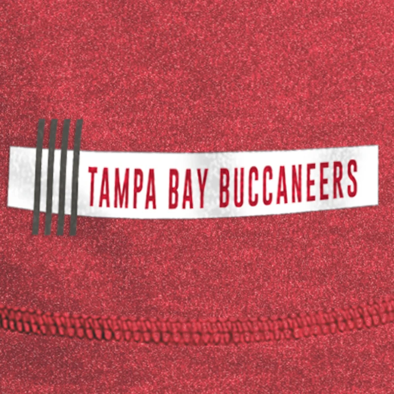T-shirt du camp d'entraînement NFL 2024 New Era Heather Red pour hommes des Buccaneers de Tampa Bay