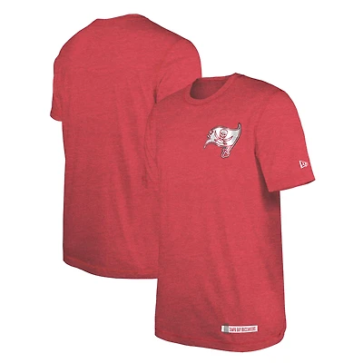 T-shirt du camp d'entraînement NFL 2024 New Era Heather Red pour hommes des Buccaneers de Tampa Bay