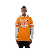 T-shirt à capuche manches longues et superpositions Twofer orange des Buccaneers de Tampa Bay pour homme New Era