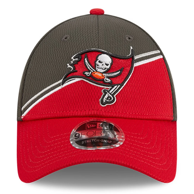 Casquette ajustable 9FORTY Sideline 2023 Sideline 9FORTY des Tampa Bay Buccaneers New Era pour homme