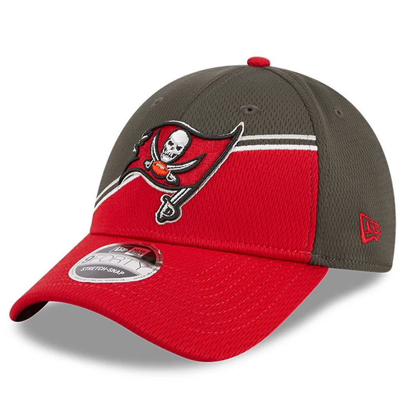 Casquette ajustable 9FORTY Sideline 2023 Sideline 9FORTY des Tampa Bay Buccaneers New Era pour homme