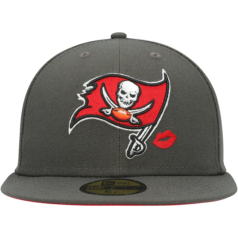 Casquette ajustée New Era Tampa Bay Buccaneers Lips 59FIFTY en étain pour homme