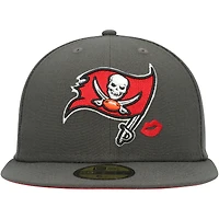 Casquette ajustée New Era Tampa Bay Buccaneers Lips 59FIFTY en étain pour homme