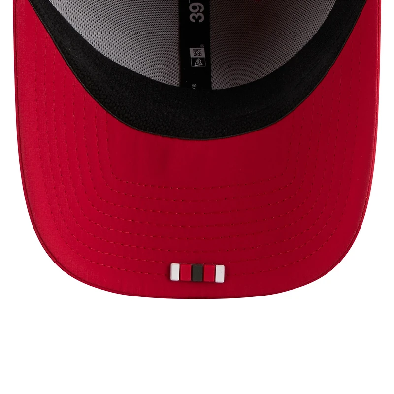Men's New Era Red Tampa Bay Buccaneers 2025 Sideline 39THIRTY Flex Hat