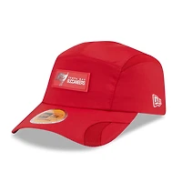 Casquette ajustable rouge Tampa Bay Buccaneers 2025 Sideline Runner pour homme New Era
