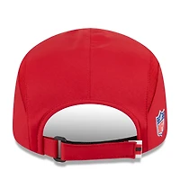 Casquette ajustable rouge Tampa Bay Buccaneers 2025 Sideline Runner pour homme New Era