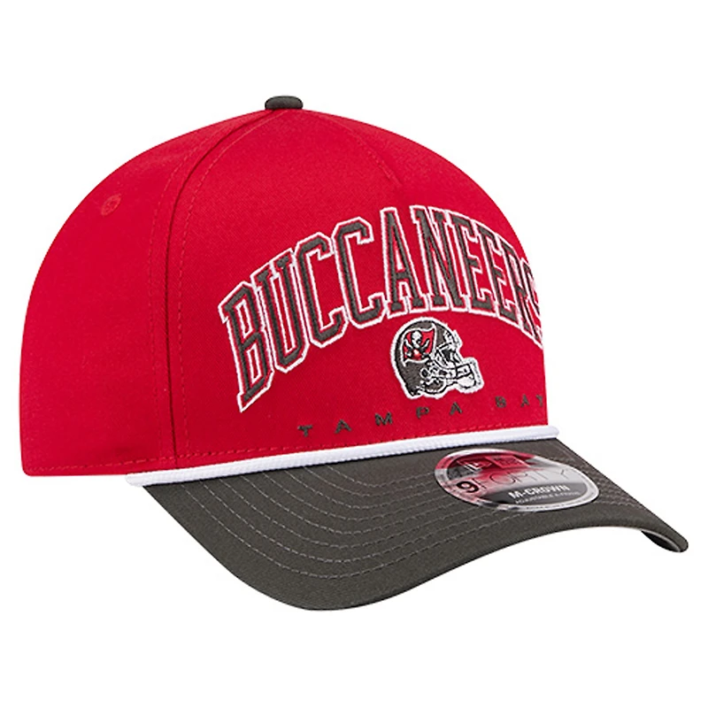 Casquette ajustable New Era Scarlet Tampa Bay Buccaneers Arch 9FORTY A-Frame pour homme