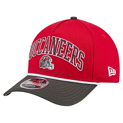 Casquette ajustable New Era Scarlet Tampa Bay Buccaneers Arch 9FORTY A-Frame pour homme