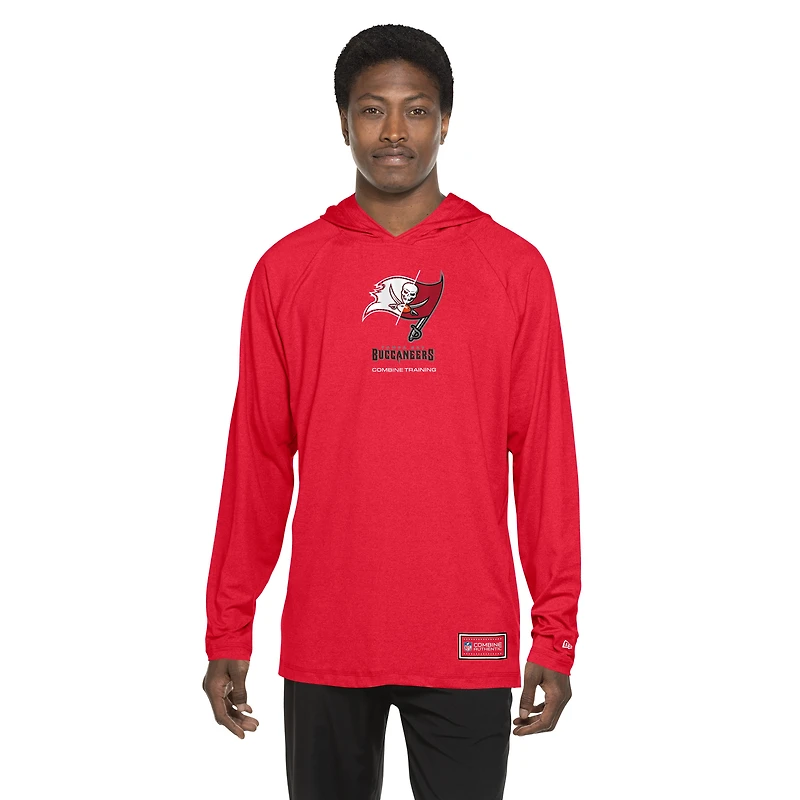 Sweat à capuche fonctionnel Fandom des Tampa Bay Buccaneers de New Era pour homme, rouge