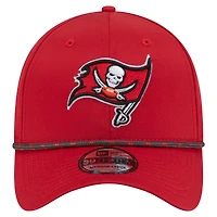Casquette perforée 39THIRTY Flex rouge des Buccaneers de Tampa Bay pour homme New Era