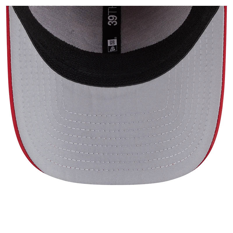 Casquette perforée 39THIRTY Flex rouge des Buccaneers de Tampa Bay pour homme New Era
