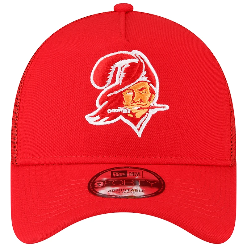 Casquette ajustable 9FORTY Trucker 9FORTY pour homme des Tampa Bay Buccaneers Throwback Logo New Era rouge