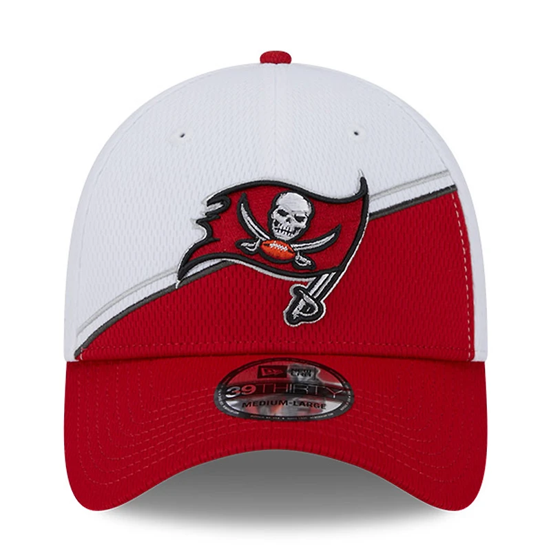 Casquette flex 39THIRTY Sideline 2023 des Tampa Bay Buccaneers New Era pour homme, blanc/rouge