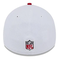Casquette flex 39THIRTY Sideline 2023 des Tampa Bay Buccaneers New Era pour homme, blanc/rouge