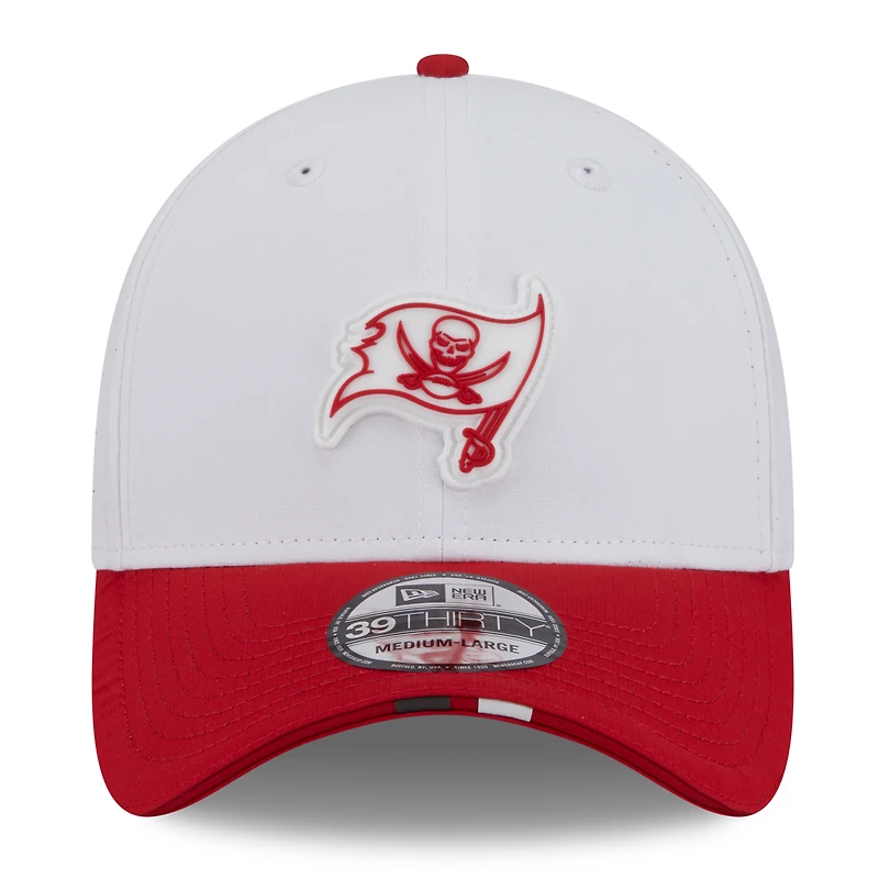 Men's New Era White/Red Tampa Bay Buccaneers 2025 NFL Training Camp 39THIRTY Flex Hat