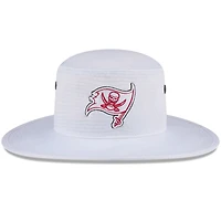Bob New Era blanc Tampa Bay Buccaneers 2024 NFL Training Camp Panama pour hommes