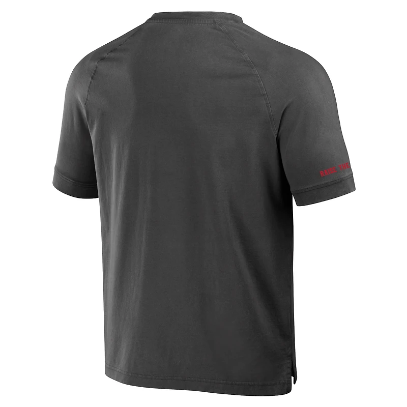 T-shirt Henley délavé NFL x Darius Rucker pour homme, collection Fanatics, couleur étain, Tampa Bay Buccaneers