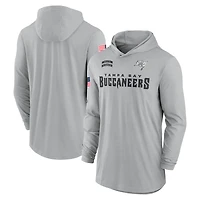 T-shirt à capuche léger et performant manches longues Nike gris Tampa Bay Buccaneers 2024 Salute to Service pour homme