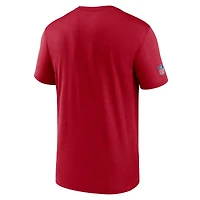 NUT BUCS ROUGE NIKE INFOGRAPHIE POUR HOMMES T-SHIRT À MANCHES COURTES DRI-FIT TEE TEEMENSCR