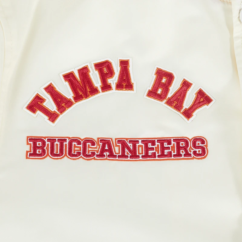 Veste à boutons-pression en satin sublimé Pro Standard Cream Tampa Bay Buccaneers pour homme
