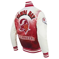 Veste à boutons-pression en satin sublimé Pro Standard Cream Tampa Bay Buccaneers pour homme