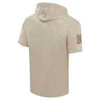 Sweat à capuche manches courtes pour homme Pro Standard Tan Tampa Bay Buccaneers Neutrals Capsule