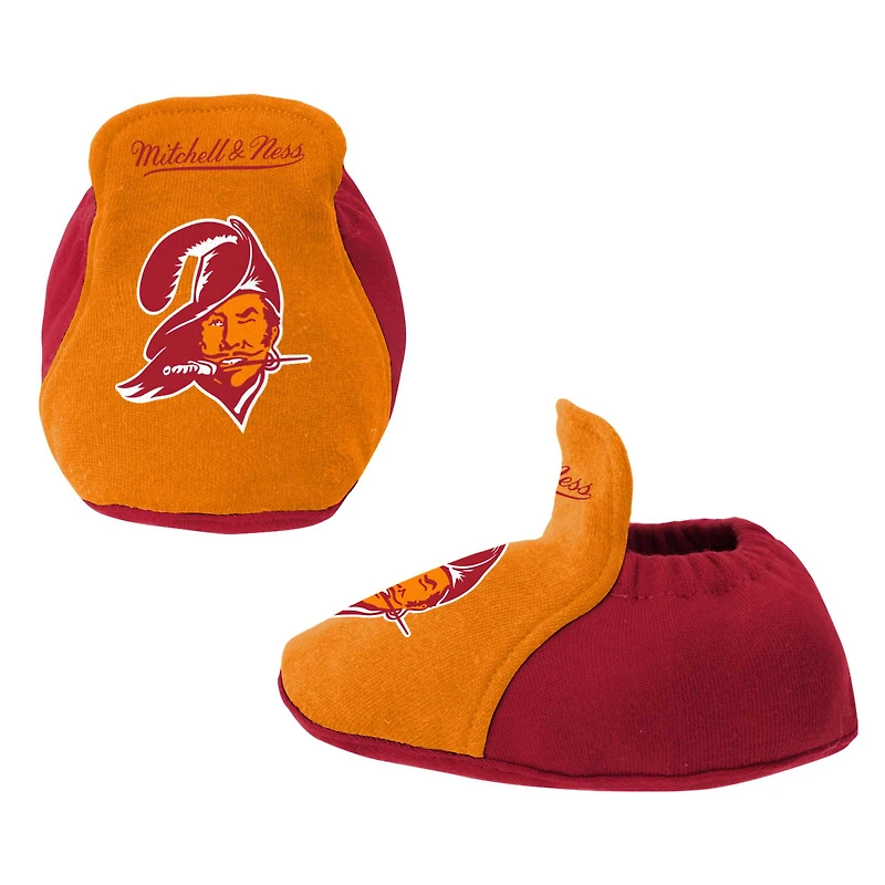 Nouveau-né et nourrisson Mitchell & Ness - Ensemble body, bavoir chaussons orange/rouge Tampa Bay Buccaneers Throwback Big Score
