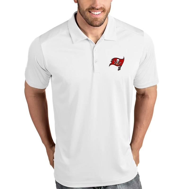 Polo hommage aux Buccaneers de Tampa Bay à Antigua - Blanc