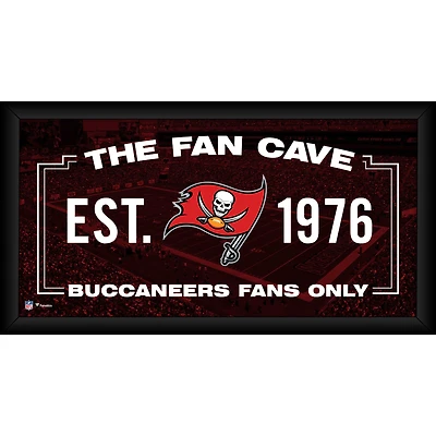 Collage encadré 10" x 20" des Buccaneers de Tampa Bay, idéal pour les fans.