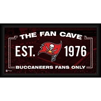 Collage encadré 10" x 20" des Buccaneers de Tampa Bay, idéal pour les fans.