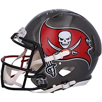 Casque authentique Riddell Speed ​​autographié par Tom Brady des Tampa Bay Buccaneers et des New England Patriots - Signature du côté de Tampa Bay
