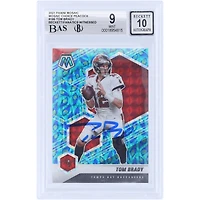 Carte autographiée de Tom Brady (Tampa Bay Buccaneers) Panini Mosaic Choice Peacock Prizm 2021 n° 186, certifiée Beckett Fanatics Witnessed (9/10).