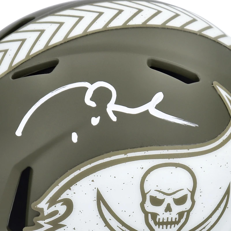 Casque Riddell 2022 Salute To Service Speed ​​Mini autographié par Tom Brady des Tampa Bay Buccaneers