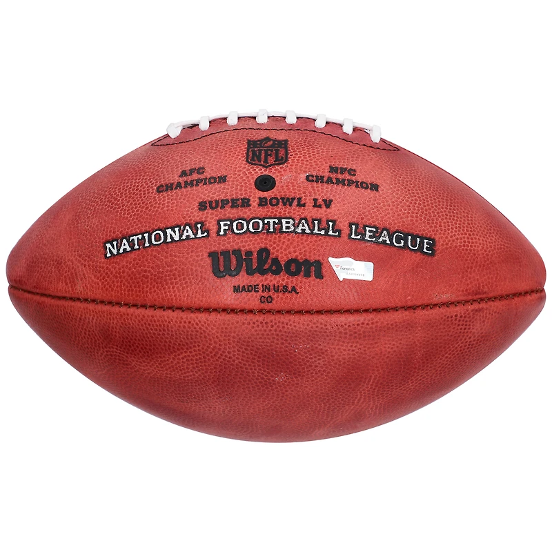 Ballon de football américain professionnel des Buccaneers de Tampa Bay, autographié par Tom Brady, champions du Super Bowl LV, avec inscription « LV MVP ».