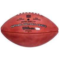 Ballon de football américain professionnel des Buccaneers de Tampa Bay, autographié par Tom Brady, champions du Super Bowl LV, avec inscription « LV MVP ».