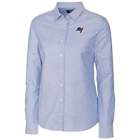 Chemise boutonnée à manches longues en tissu Oxford extensible bleu clair des Tampa Bay Buccaneers pour femme Cutter & Buck