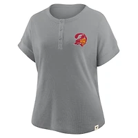 T-shirt Henley surdimensionné haut de gamme Fanatics Heather Grey Tampa Bay Buccaneers pour femmes
